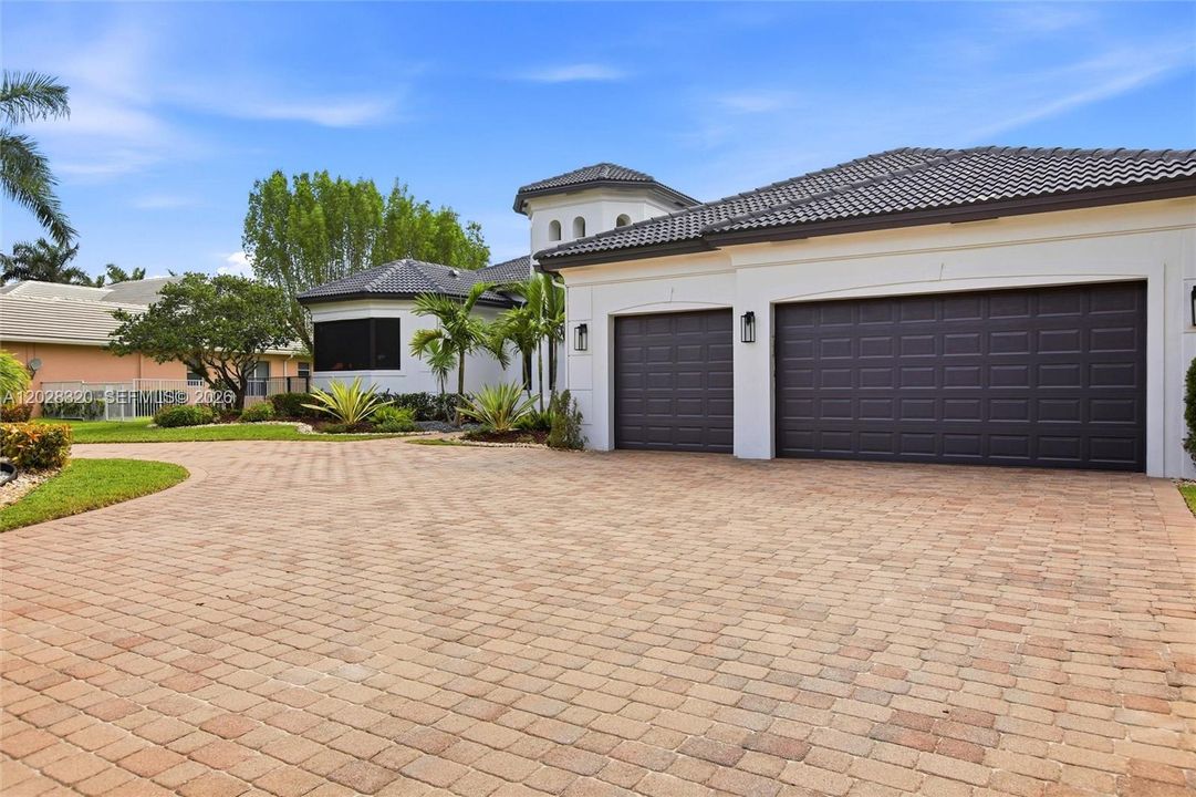For Sale: $2,725,000 (5 beds, 5 baths, 4556 Square Feet)