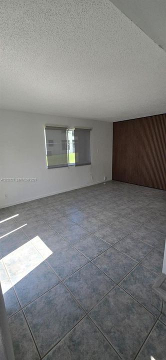 For Sale: $195,000 (2 beds, 1 baths, 986 Square Feet)