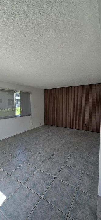 For Sale: $195,000 (2 beds, 1 baths, 986 Square Feet)
