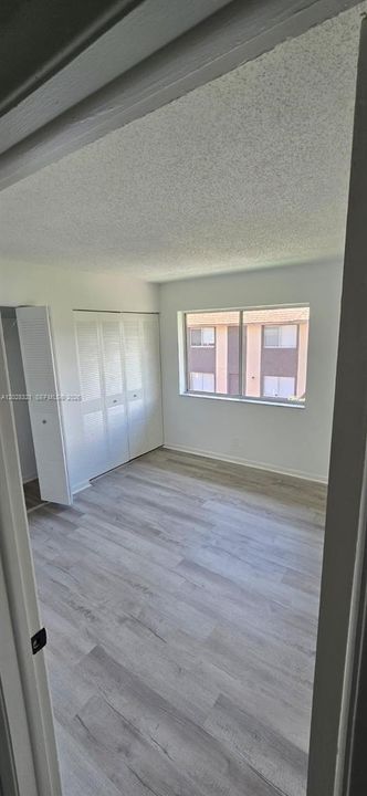 For Sale: $195,000 (2 beds, 1 baths, 986 Square Feet)