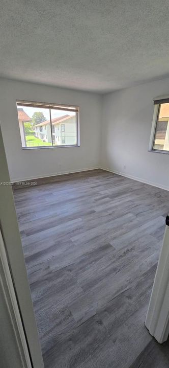 For Sale: $195,000 (2 beds, 1 baths, 986 Square Feet)