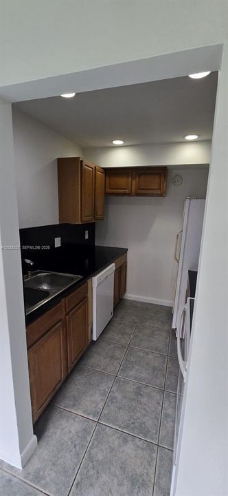 For Sale: $195,000 (2 beds, 1 baths, 986 Square Feet)
