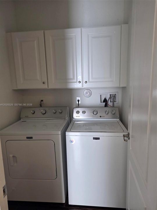 Activo con contrato: $5,300 (4 camas, 4 baños, 2982 Pies cuadrados)