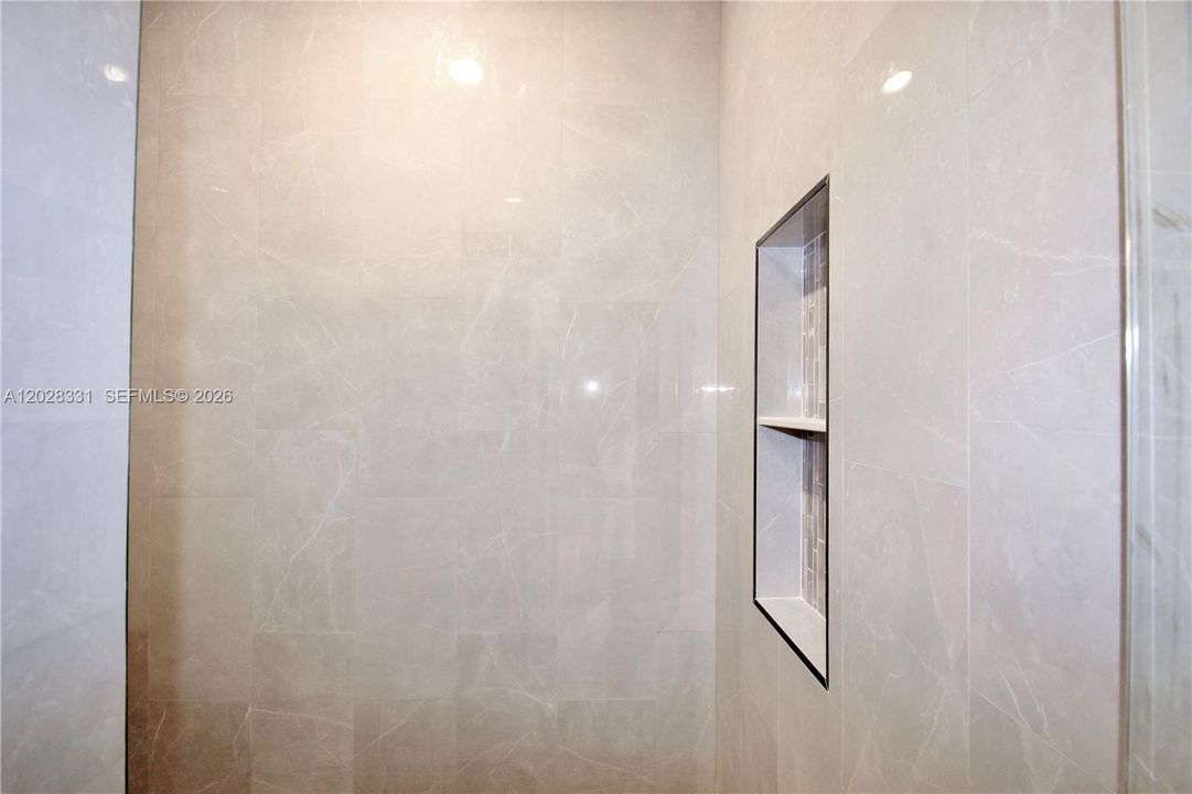 На продажу: $349,900 (3 спален, 3 ванн, 1723 Квадратных фут)