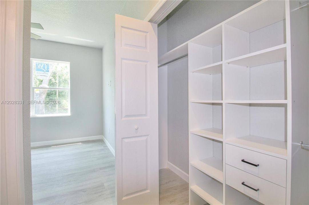 На продажу: $349,900 (3 спален, 3 ванн, 1723 Квадратных фут)