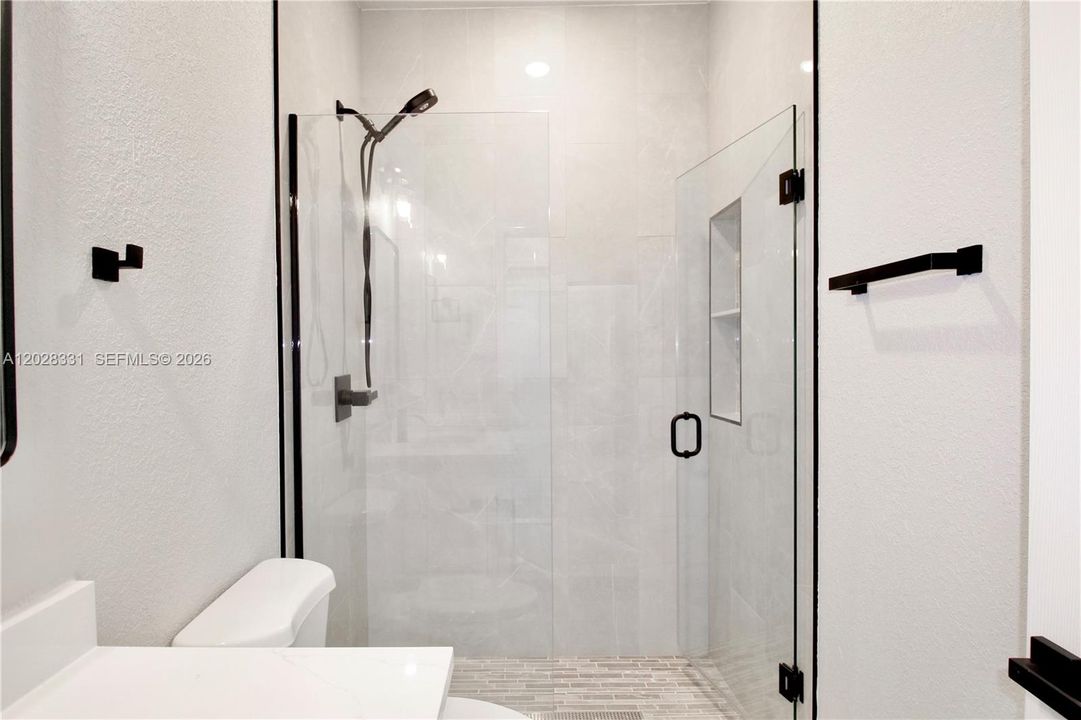 На продажу: $349,900 (3 спален, 3 ванн, 1723 Квадратных фут)