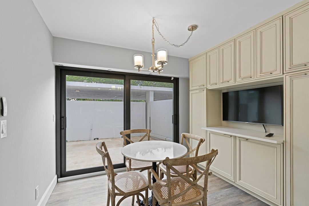 Breakfast Room
