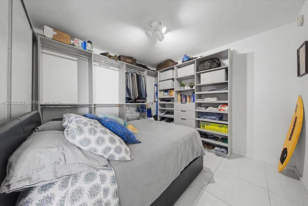 For Sale: $560,000 (3 beds, 2 baths, 1052 Square Feet)