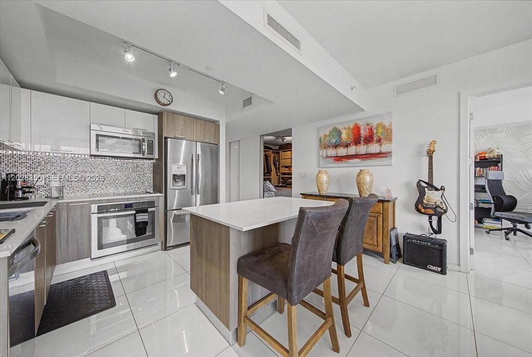 For Sale: $560,000 (3 beds, 2 baths, 1052 Square Feet)