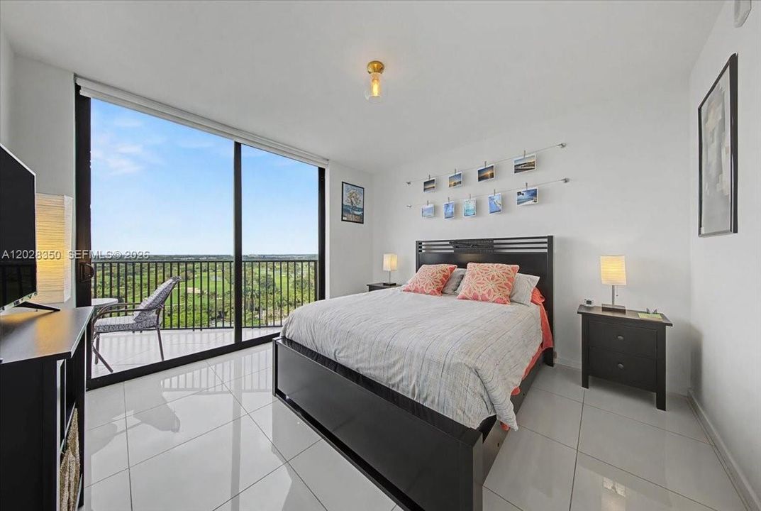 For Sale: $560,000 (3 beds, 2 baths, 1052 Square Feet)