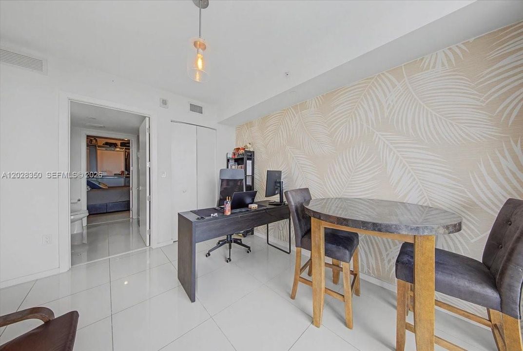 For Sale: $560,000 (3 beds, 2 baths, 1052 Square Feet)