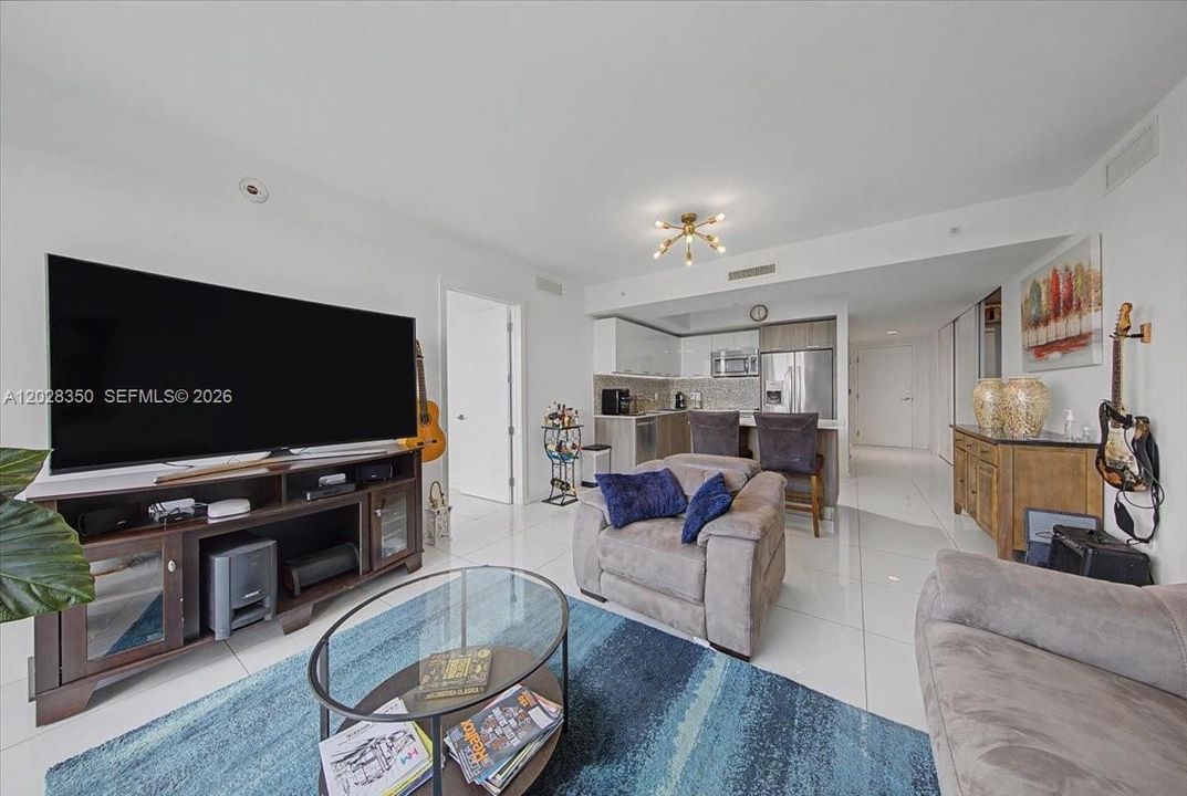 For Sale: $560,000 (3 beds, 2 baths, 1052 Square Feet)