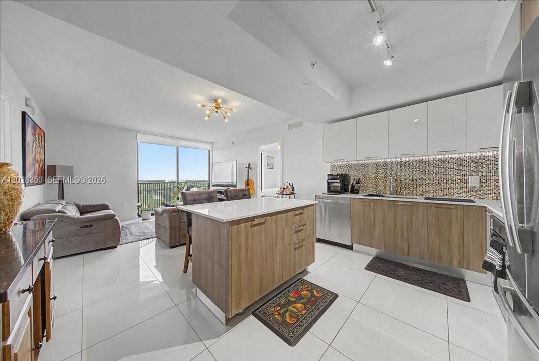 For Sale: $560,000 (3 beds, 2 baths, 1052 Square Feet)