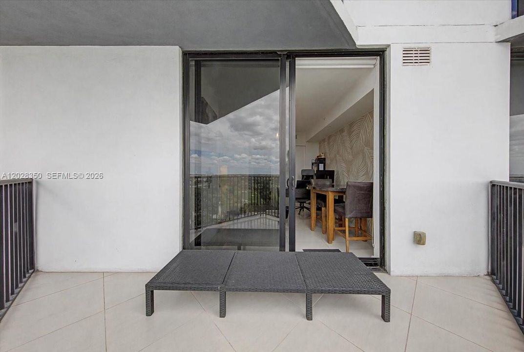 For Sale: $560,000 (3 beds, 2 baths, 1052 Square Feet)