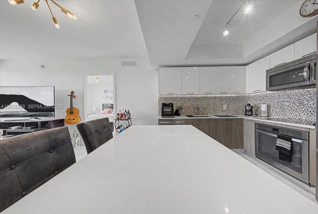 For Sale: $560,000 (3 beds, 2 baths, 1052 Square Feet)