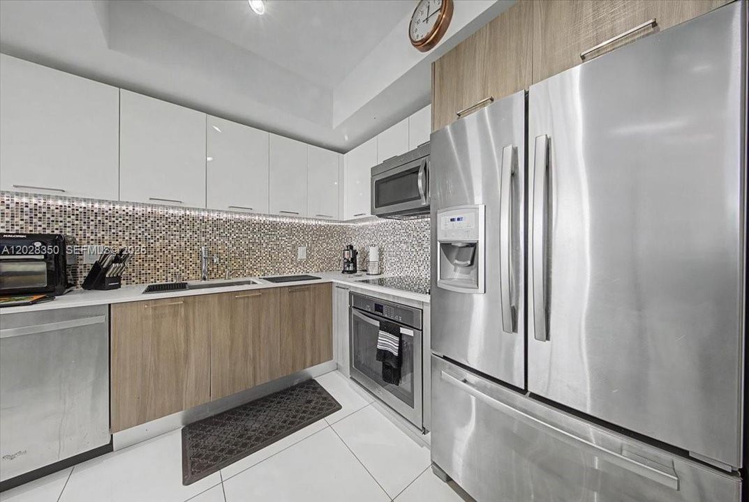 For Sale: $560,000 (3 beds, 2 baths, 1052 Square Feet)