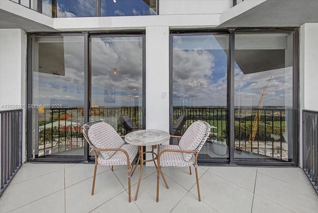For Sale: $560,000 (3 beds, 2 baths, 1052 Square Feet)