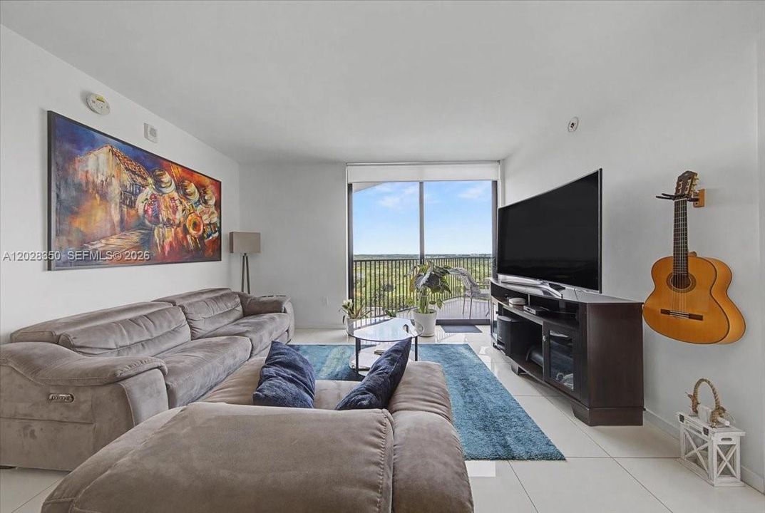 For Sale: $560,000 (3 beds, 2 baths, 1052 Square Feet)
