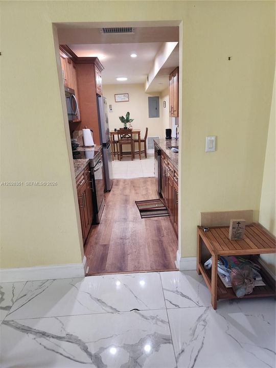 На продажу: $469,000 (2 спален, 2 ванн, 1716 Квадратных фут)