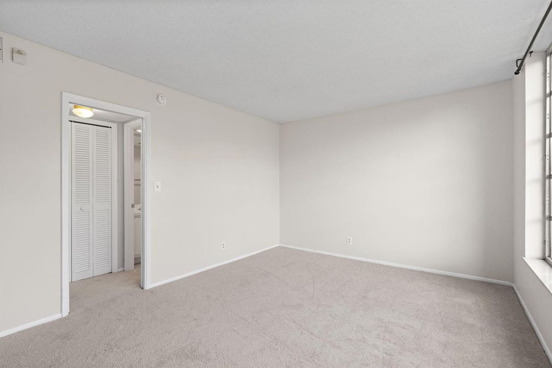 22-web-or-mls-2650 S Course Dr 308 Pompa