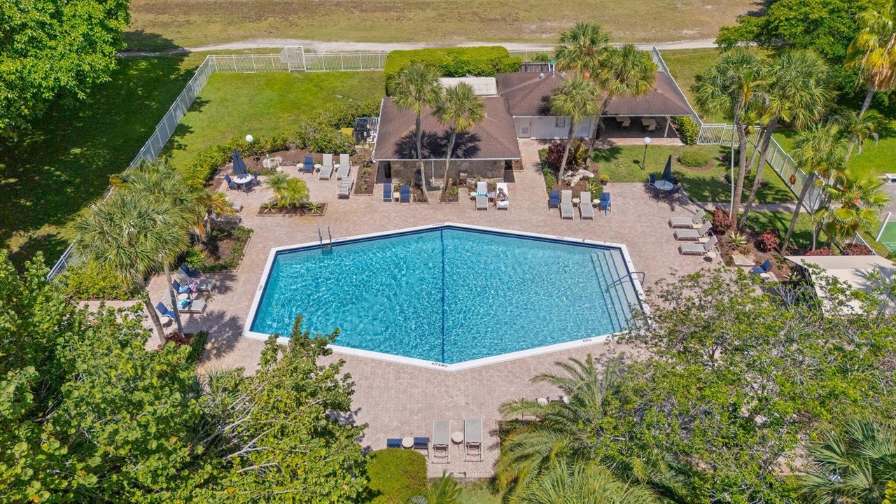 30-web-or-mls-2650 S Course Dr 308 Pompa