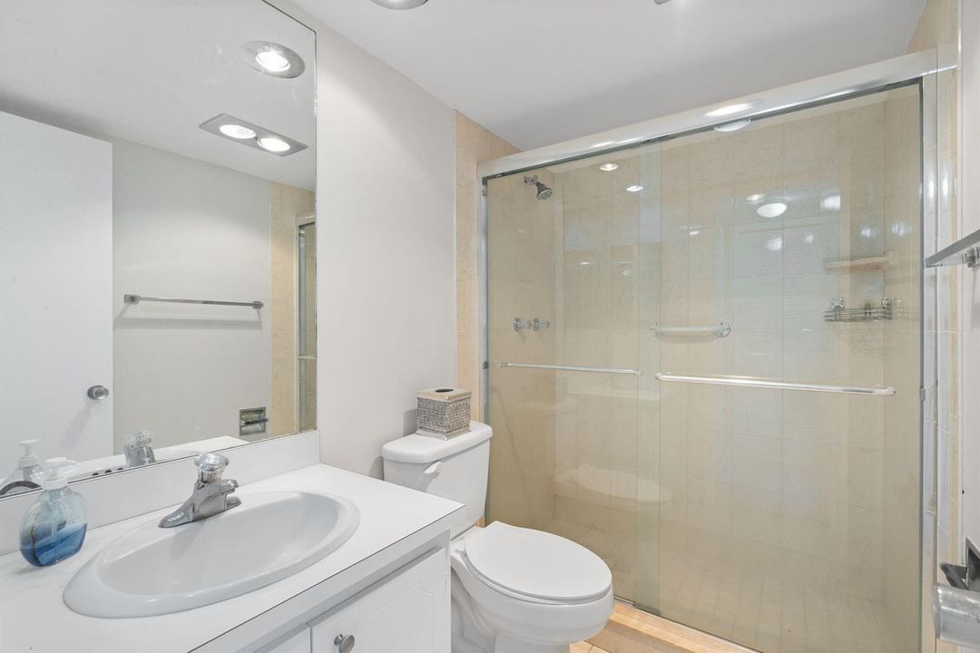 25-web-or-mls-2650 S Course Dr 308 Pompa