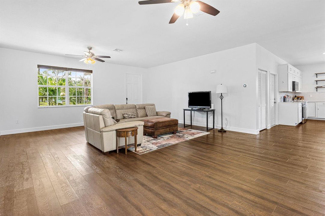 007-1214462ndLaneNorth-WestPalmBeach-FL-
