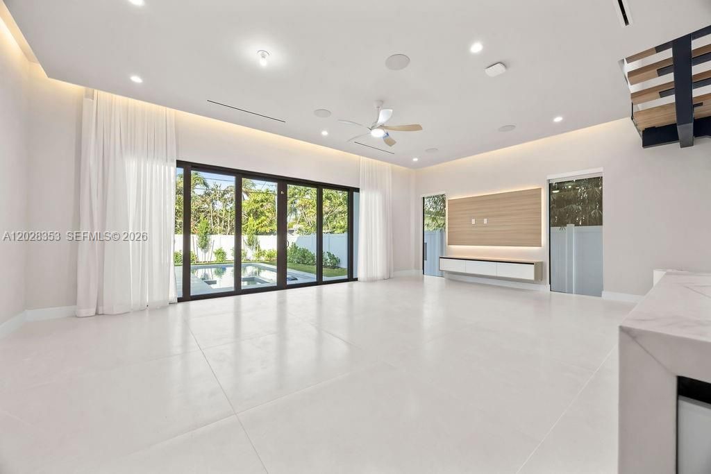 For Sale: $1,565,000 (4 beds, 3 baths, 2434 Square Feet)