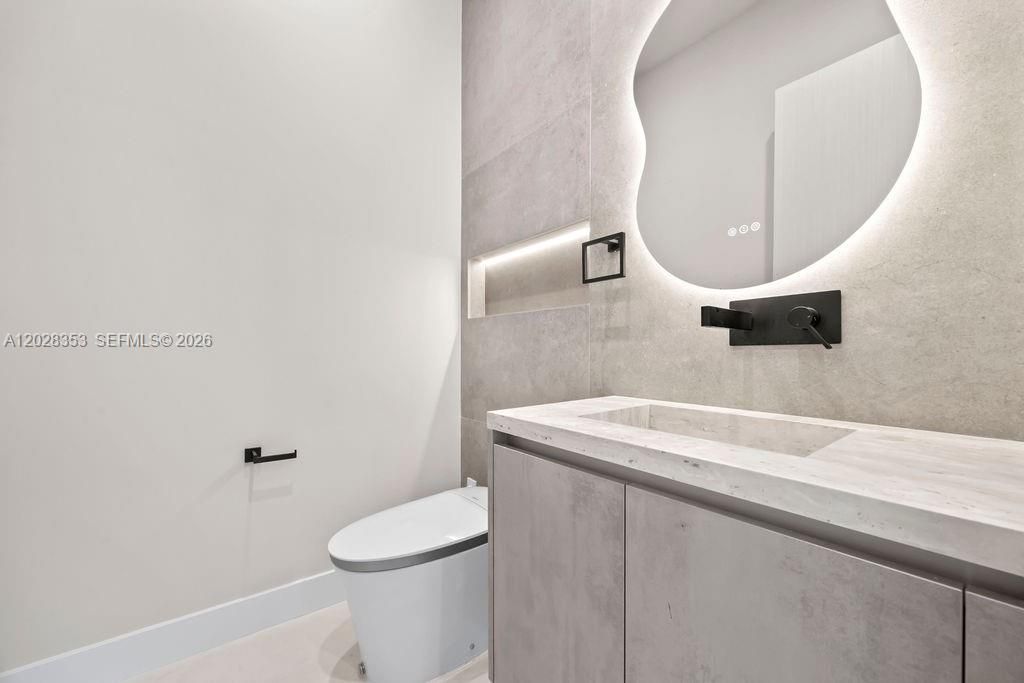 For Sale: $1,565,000 (4 beds, 3 baths, 2434 Square Feet)