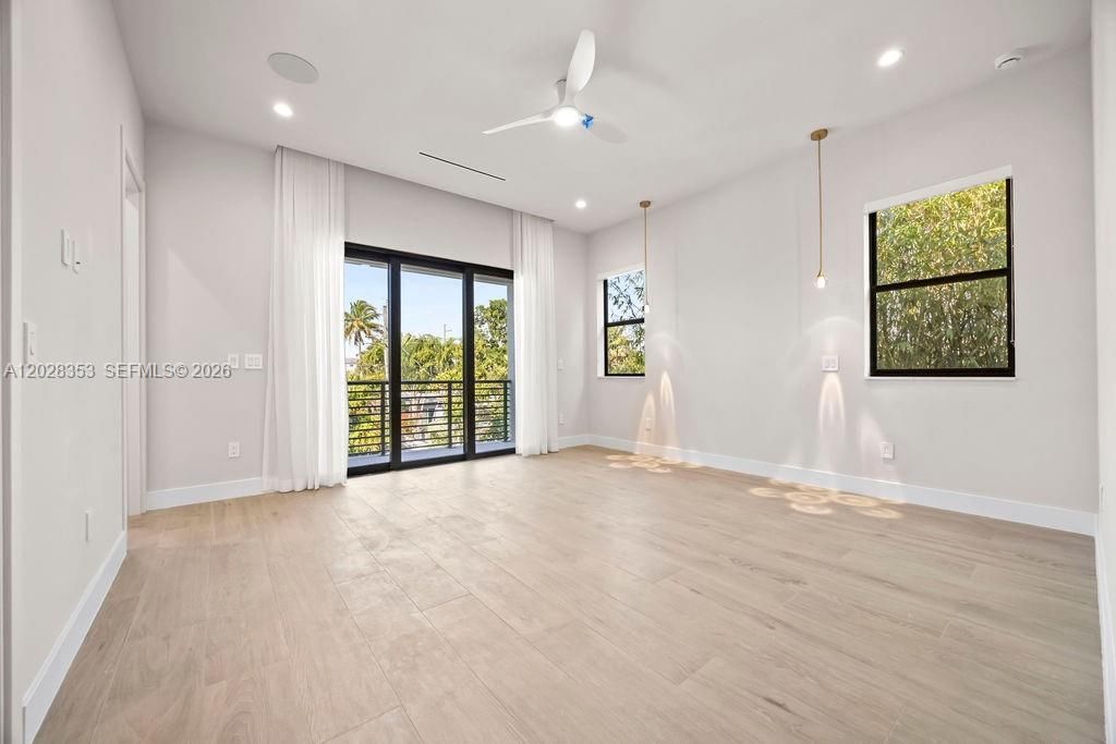 For Sale: $1,565,000 (4 beds, 3 baths, 2434 Square Feet)