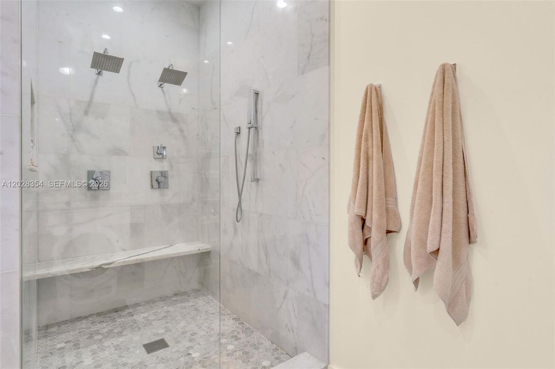 En Venta: $3,350,000 (4 camas, 3 baños, 3182 Pies cuadrados)
