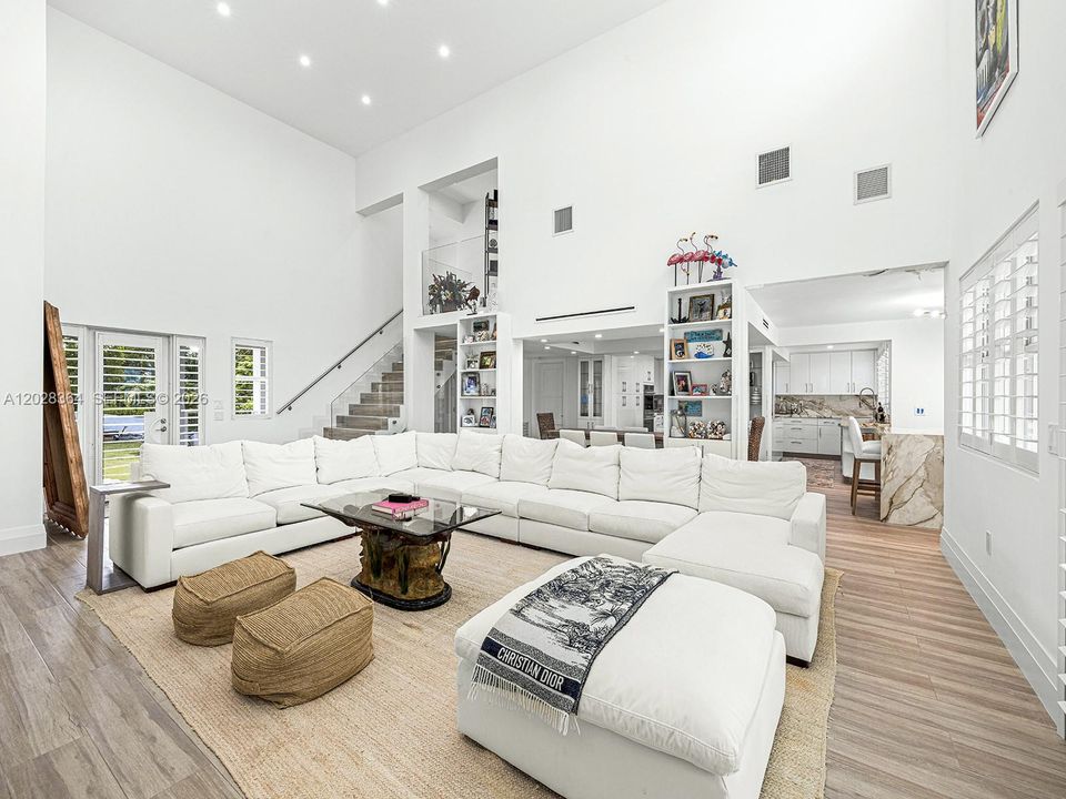На продажу: $14,999,000 (8 спален, 7 ванн, 6500 Квадратных фут)