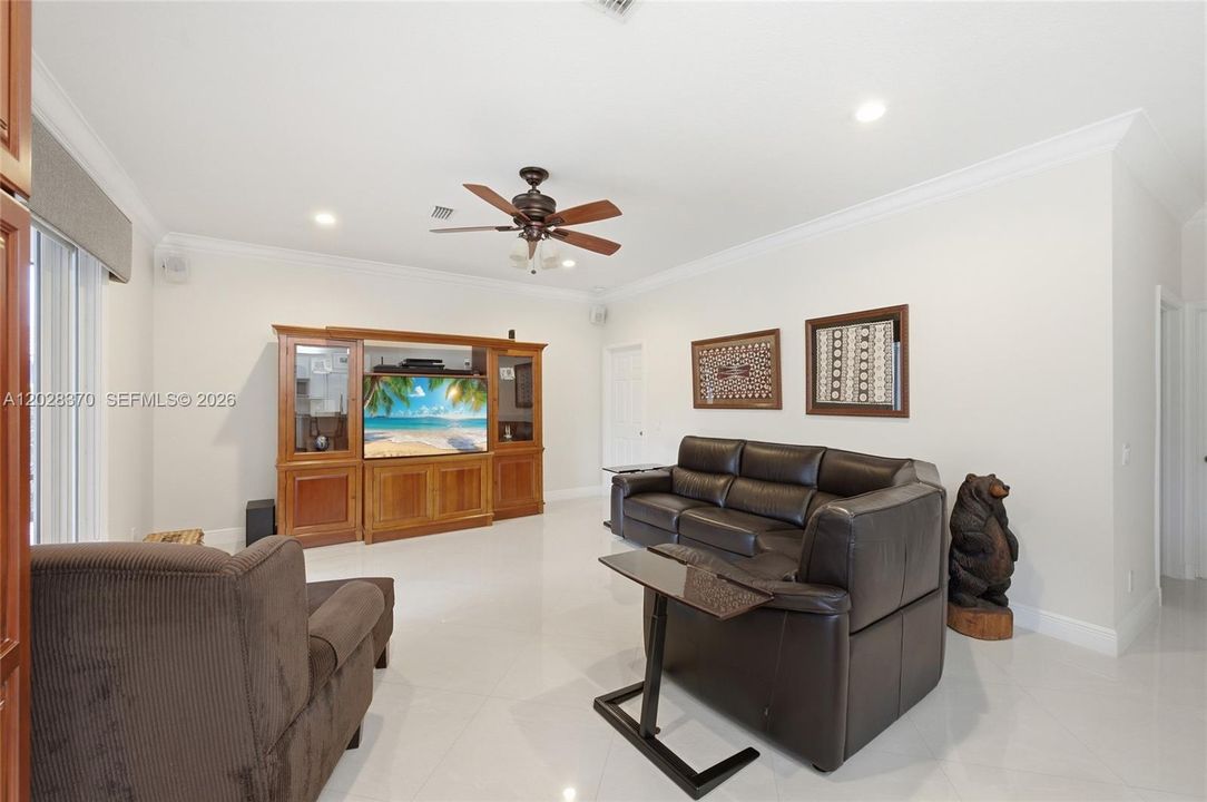 En Venta: $1,525,000 (6 camas, 5 baños, 3864 Pies cuadrados)
