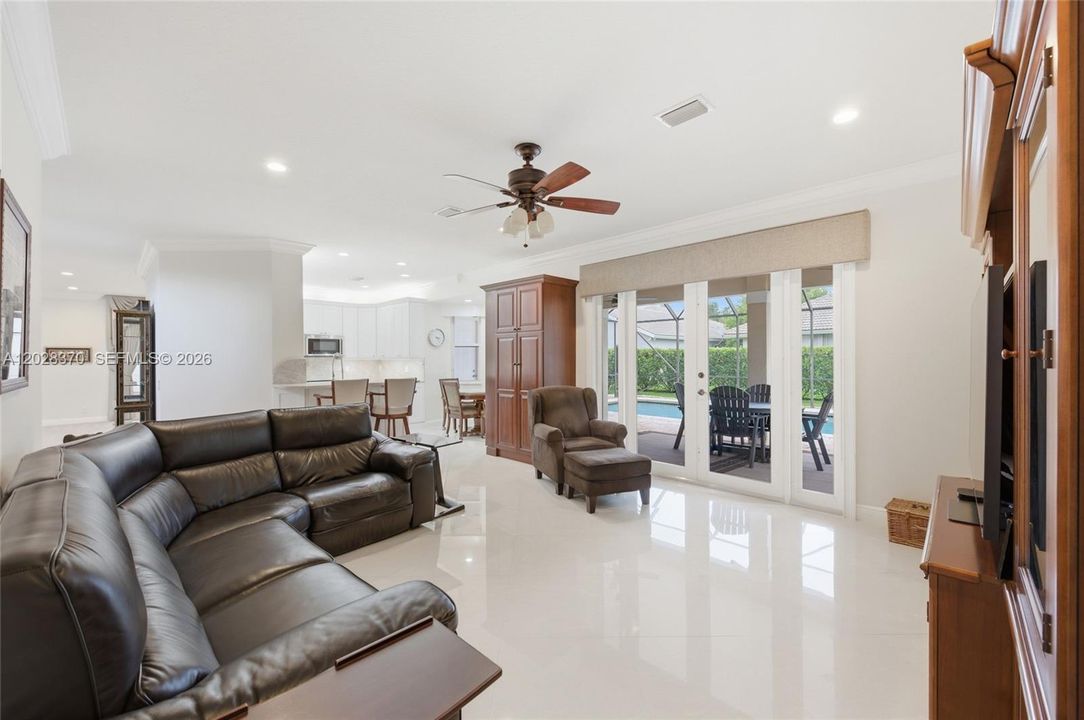 En Venta: $1,525,000 (6 camas, 5 baños, 3864 Pies cuadrados)