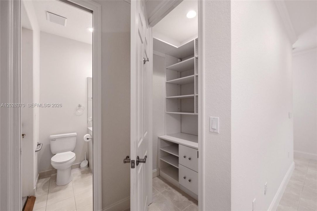 En Venta: $1,525,000 (6 camas, 5 baños, 3864 Pies cuadrados)