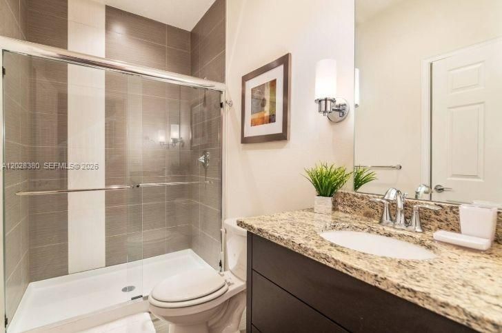 Activo con contrato: $296,000 (3 camas, 2 baños, 1501 Pies cuadrados)