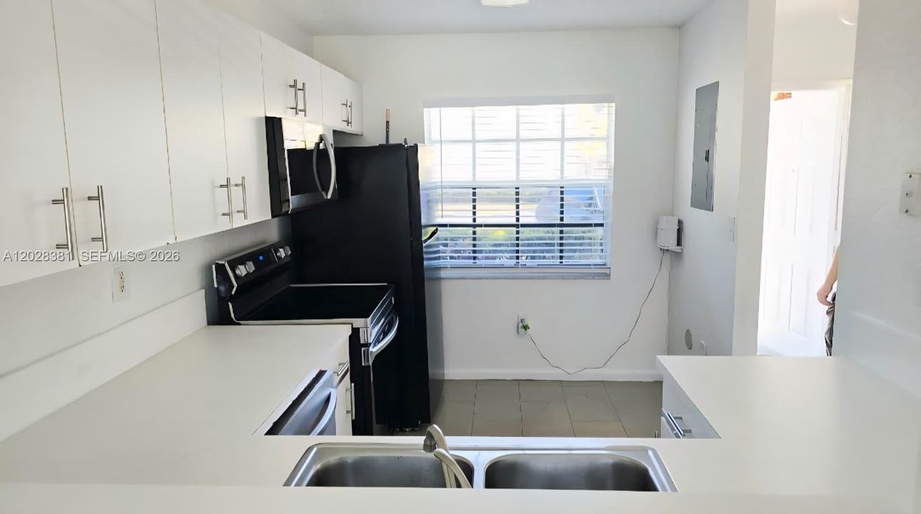 Activo con contrato: $2,500 (3 camas, 2 baños, 1150 Pies cuadrados)