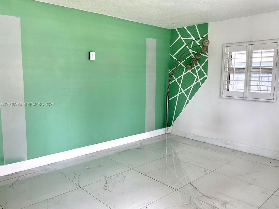 На продажу: $399,000 (2 спален, 1 ванн, 700 Квадратных фут)
