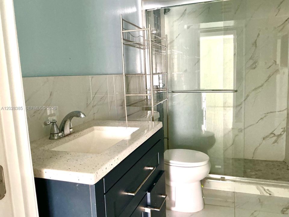 На продажу: $399,000 (2 спален, 1 ванн, 700 Квадратных фут)