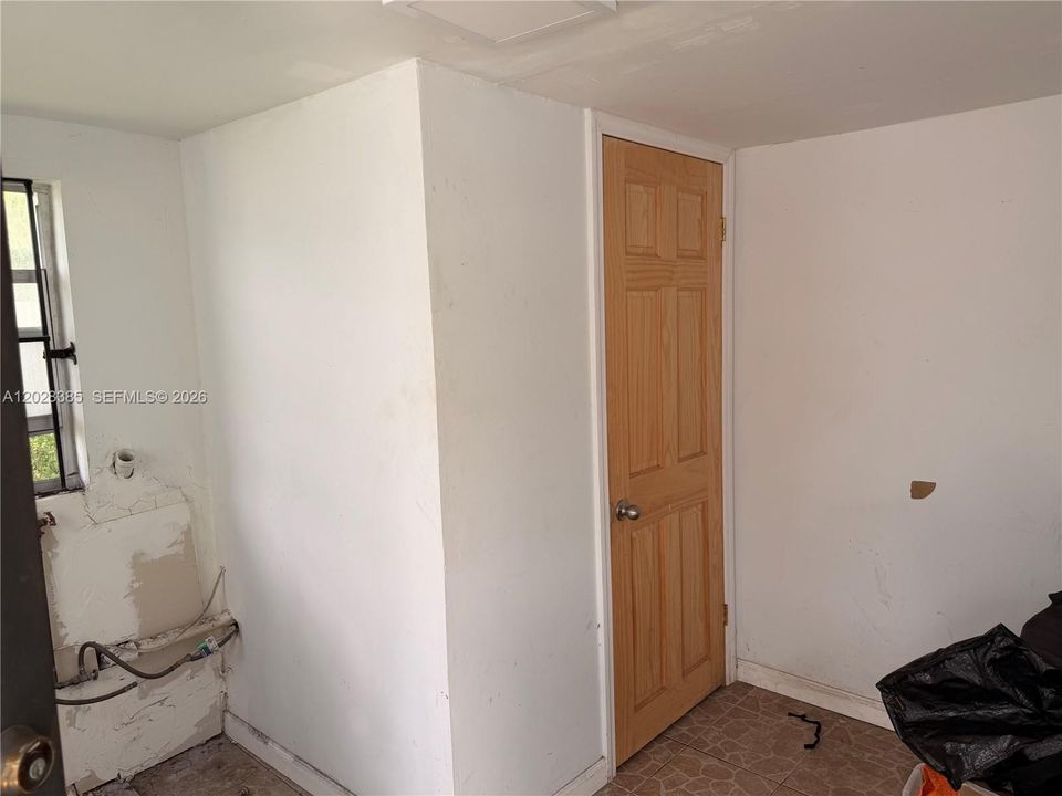 На продажу: $399,000 (2 спален, 1 ванн, 700 Квадратных фут)