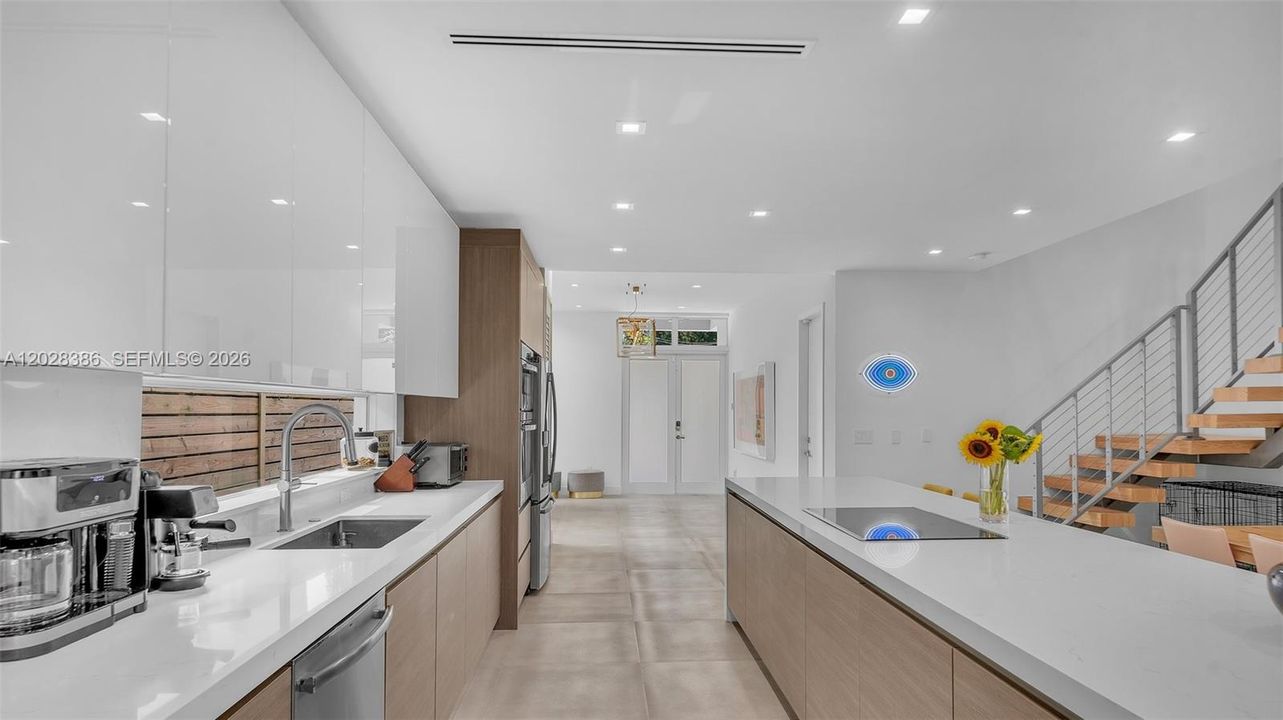 Activo con contrato: $12,000 (4 camas, 4 baños, 2662 Pies cuadrados)