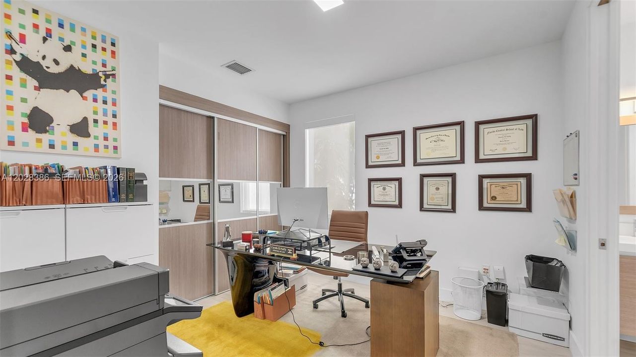 Activo con contrato: $12,000 (4 camas, 4 baños, 2662 Pies cuadrados)