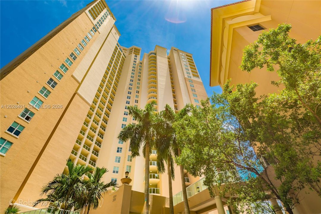 На продажу: $680,000 (2 спален, 2 ванн, 1670 Квадратных фут)