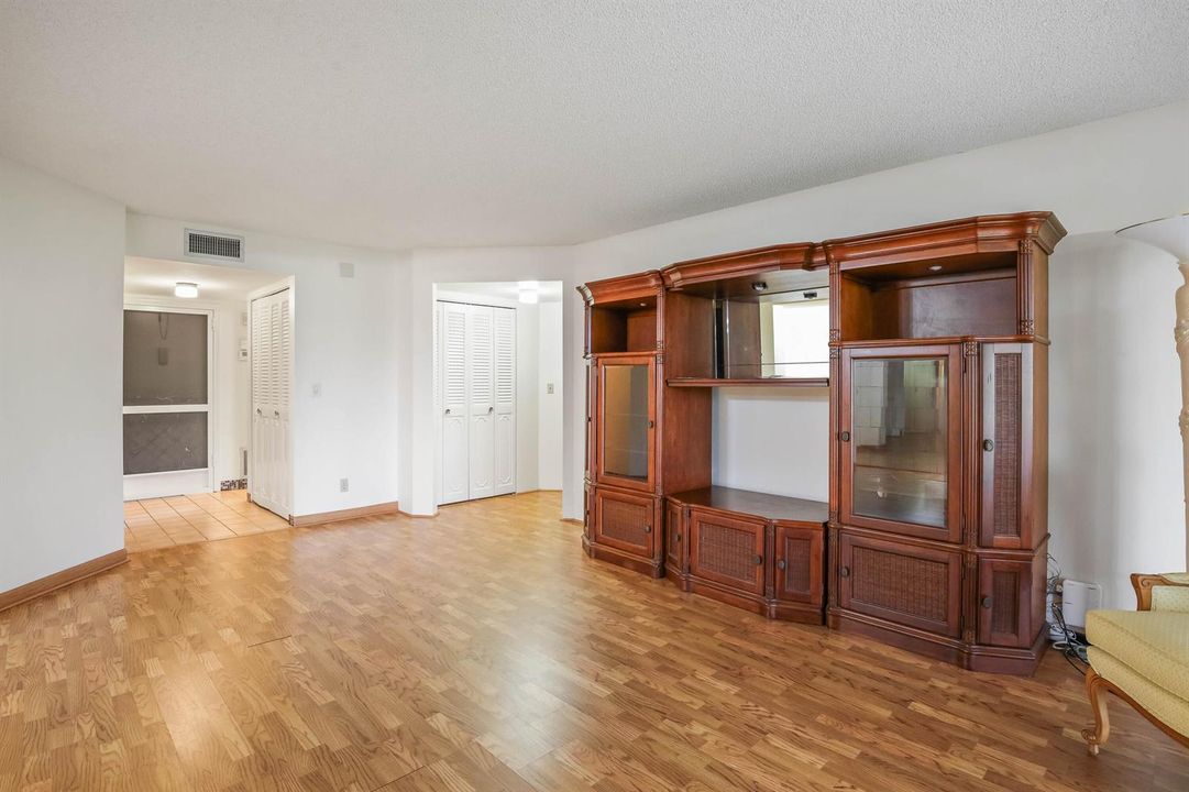 LIVING RM