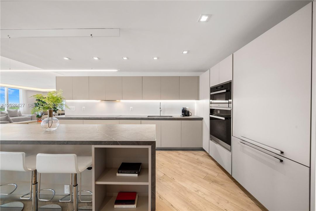 En Venta: $3,990,000 (3 camas, 3 baños, 2480 Pies cuadrados)