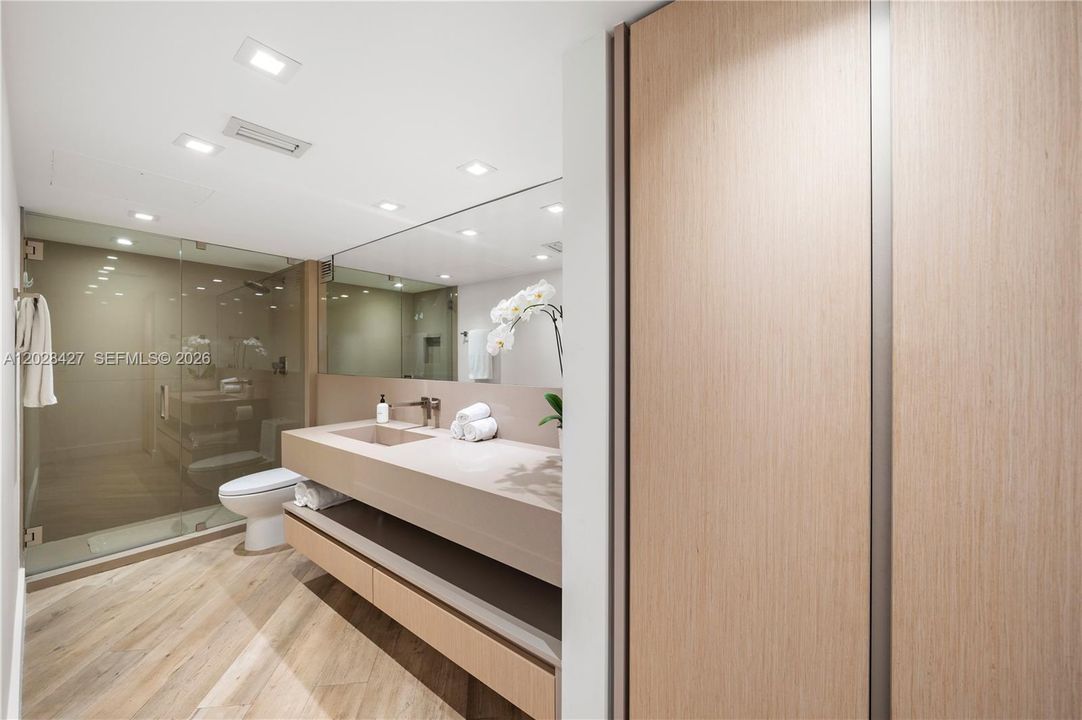 En Venta: $3,990,000 (3 camas, 3 baños, 2480 Pies cuadrados)