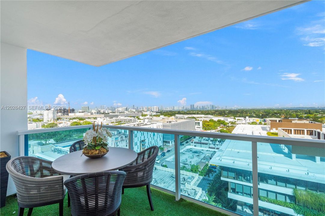 En Venta: $3,990,000 (3 camas, 3 baños, 2480 Pies cuadrados)