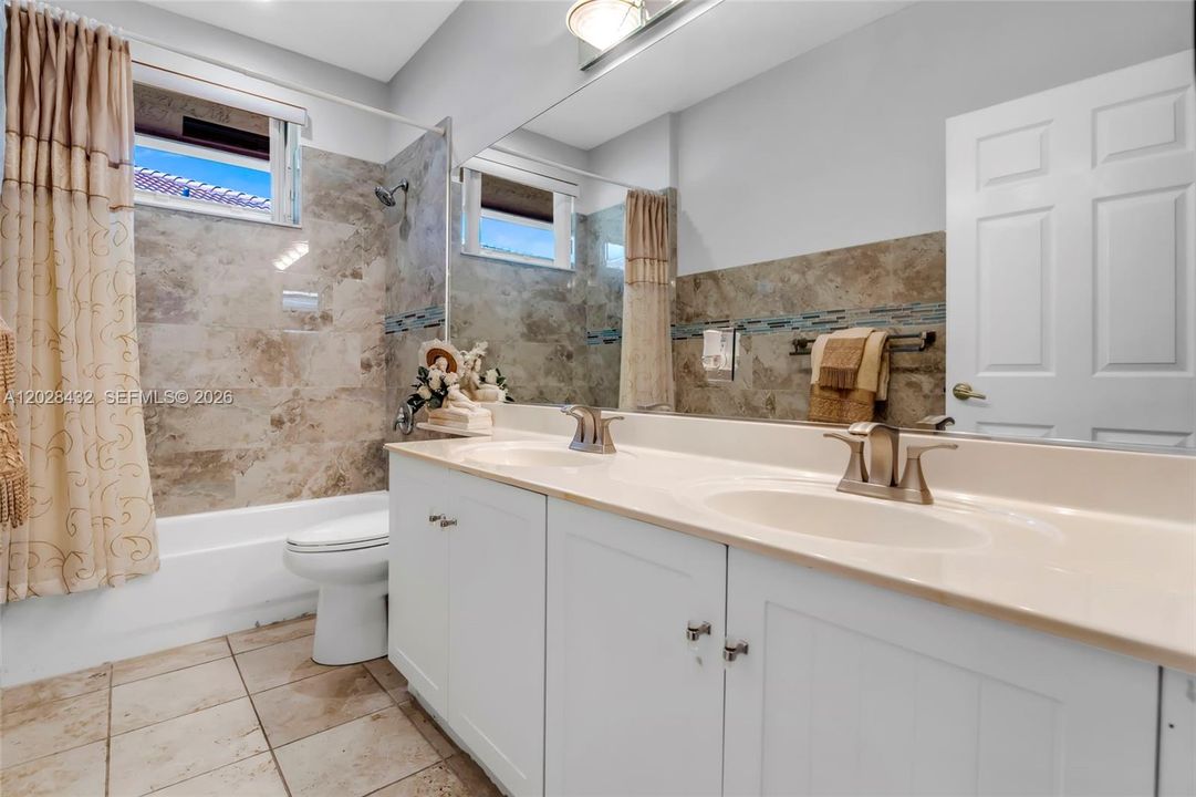 For Sale: $1,100,000 (5 beds, 3 baths, 2879 Square Feet)