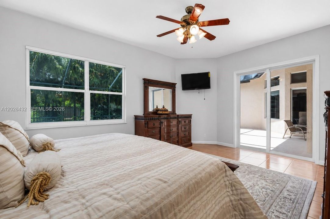 For Sale: $1,100,000 (5 beds, 3 baths, 2879 Square Feet)