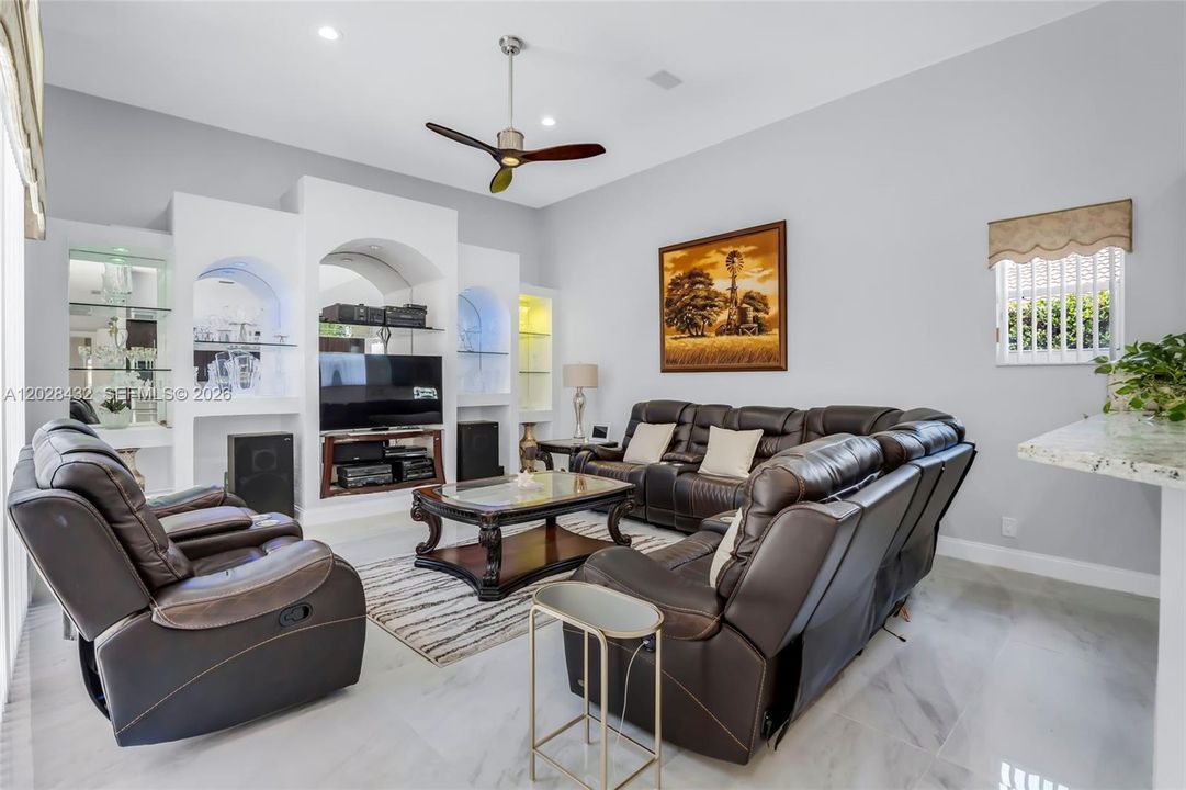 For Sale: $1,100,000 (5 beds, 3 baths, 2879 Square Feet)
